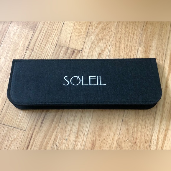 Soleil bundle all NWT flat iron, pad, and comb. - Picture 3 of 5